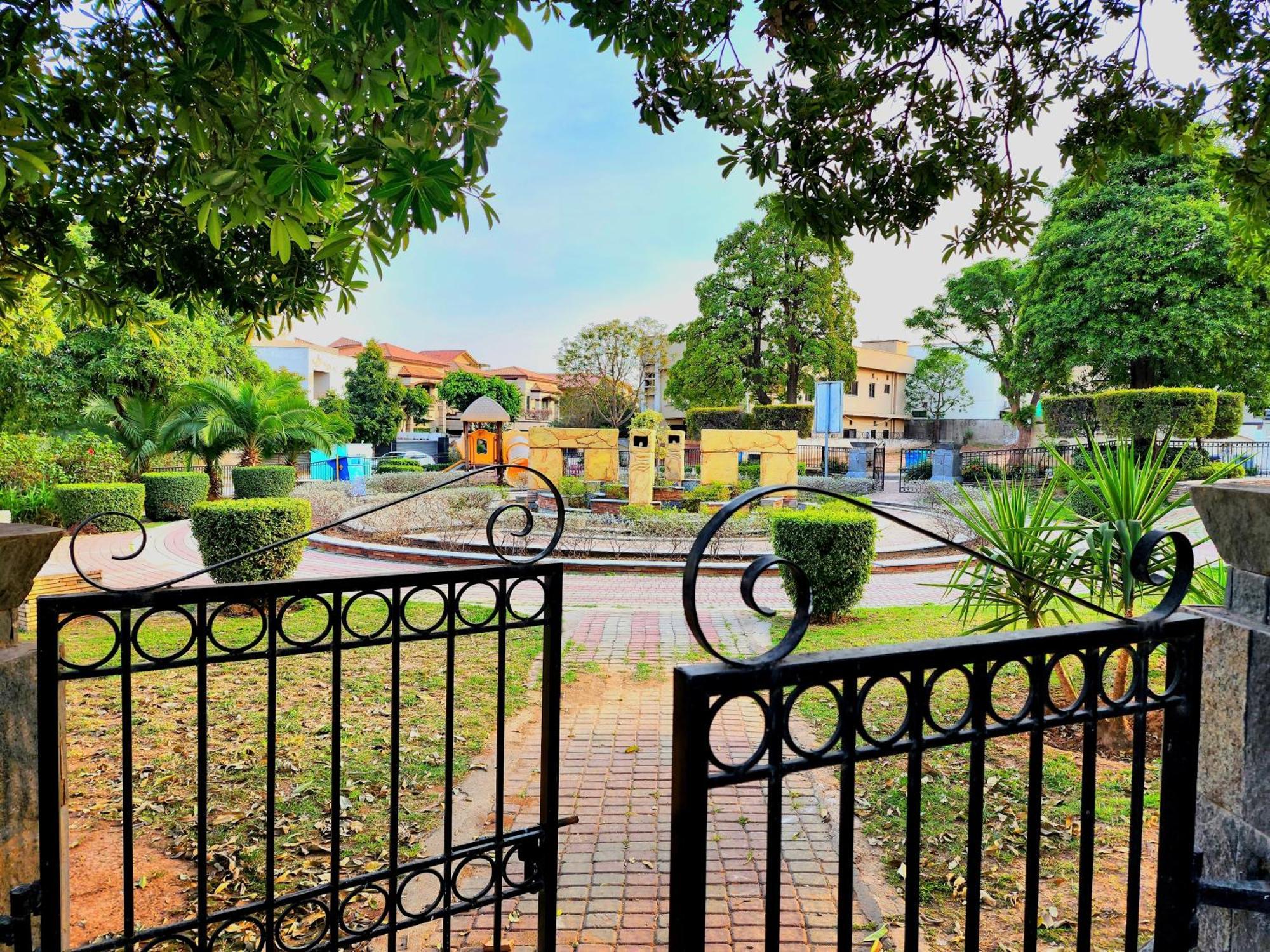 The Millenial Apartments & Suites Bahria Town Rawalpindi Camera foto