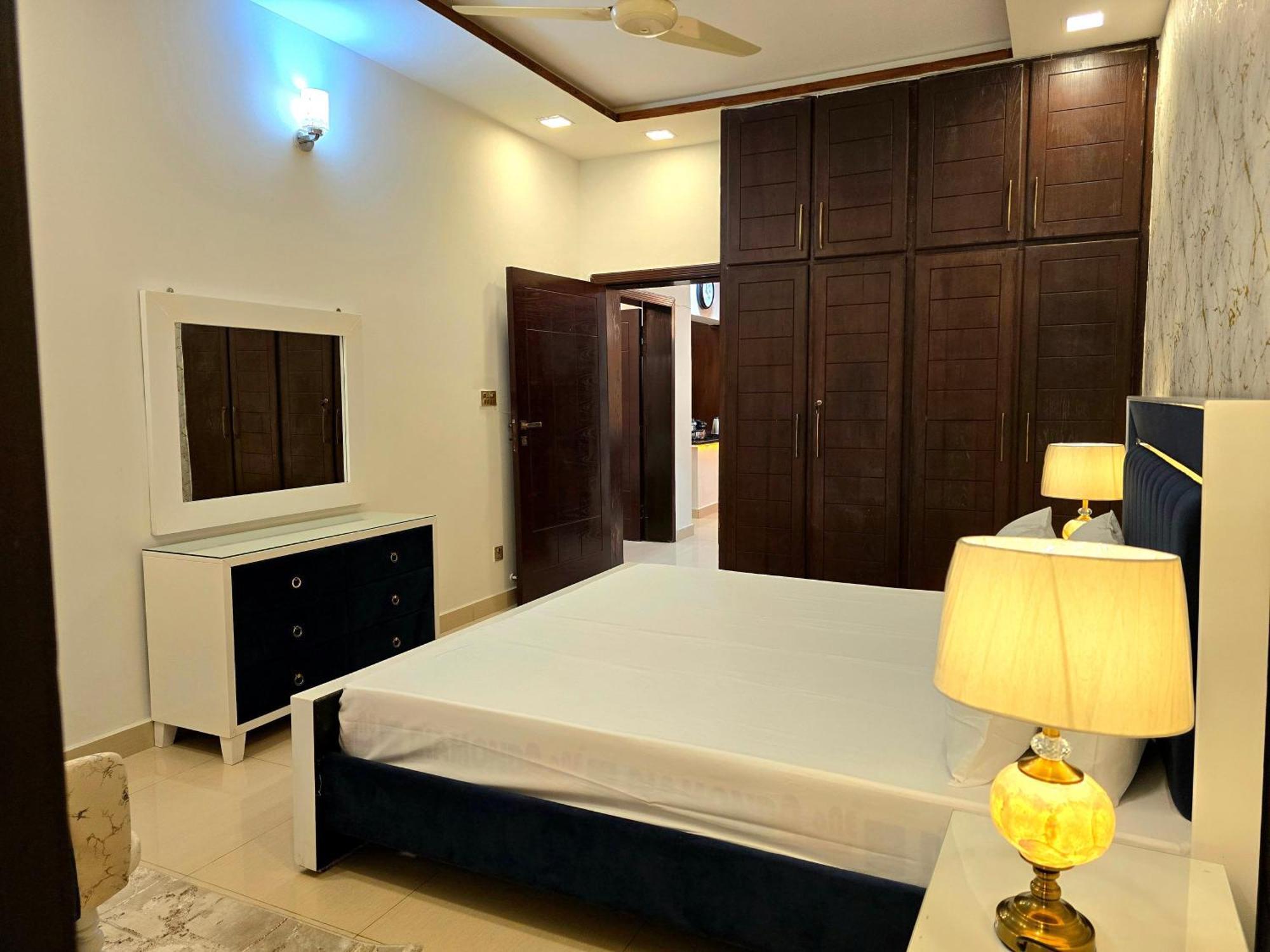 The Millenial Apartments & Suites Bahria Town Rawalpindi Esterno foto